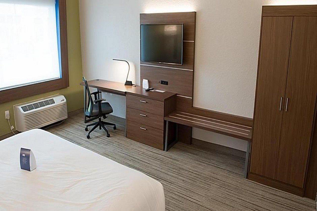 Holiday Inn Express & Suites Dayton North - Vandalia By Ihg Exterior photo